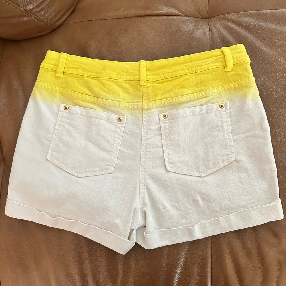 Shorts size S mid-rise 16” laying flat 32” around - Picture 5 of 7